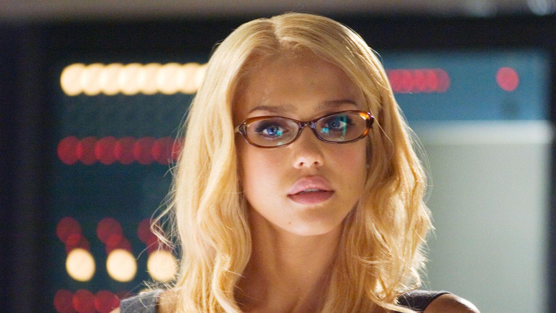 Random Hottest Fictional Characters in Glasses