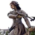 Jeanne Hachette on Random Coolest Statues And Monuments Dedicated To Female Warriors