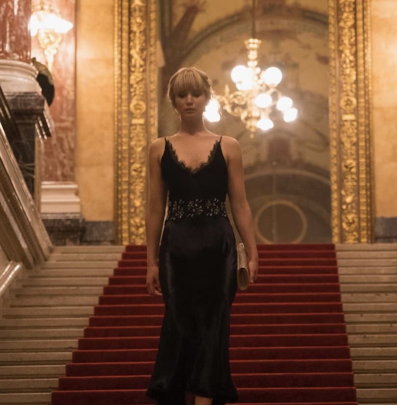 25+ Celebrities With Hourglass Body Shape