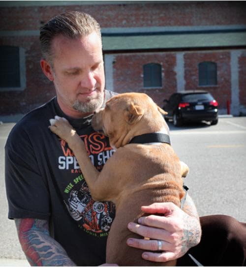 28 Celebrities Who Adopted Pit Bulls(00)