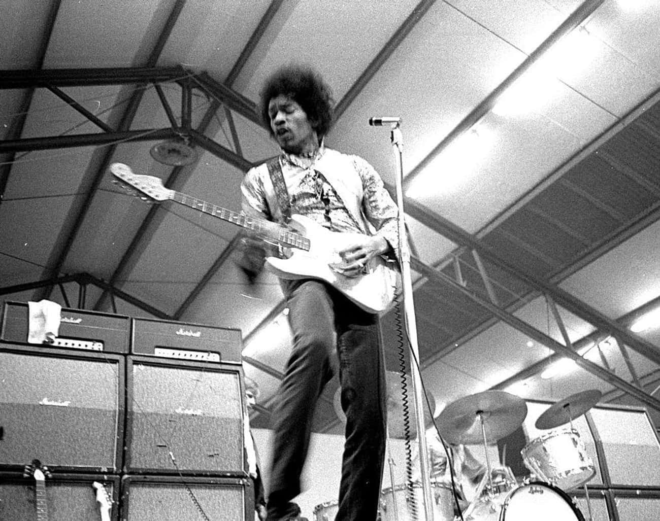 Jimi Hendrix Lit His Guitar On Fire At The Monterey Pop Festival