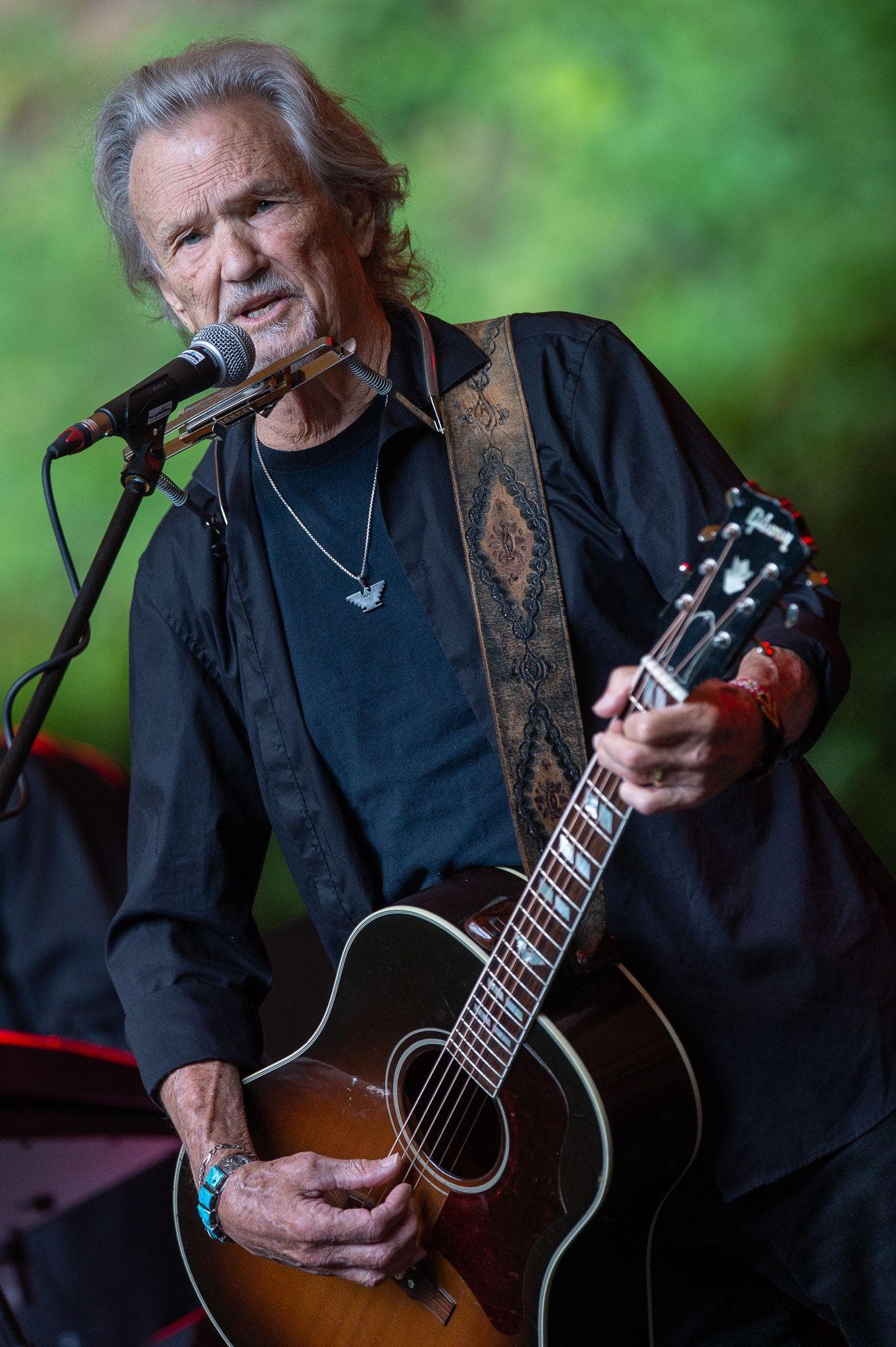 58 Old Singers You Didn't Realize Are Still Alive