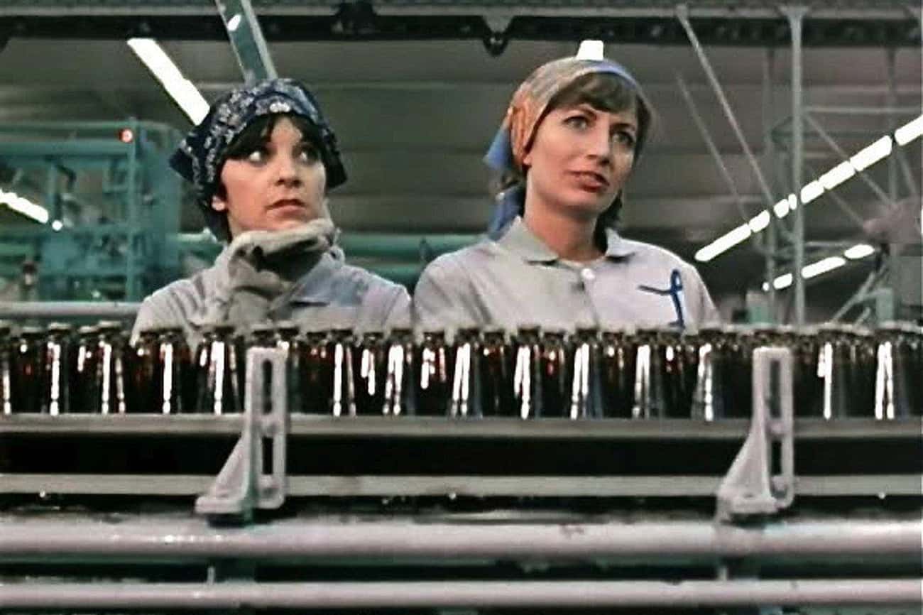 The ‘Schlemiel, Schlimazel’ Chant That Starts The ‘Laverne & Shirley’ Theme Song Was Something Penny Marshall Once Sang On The Way To School