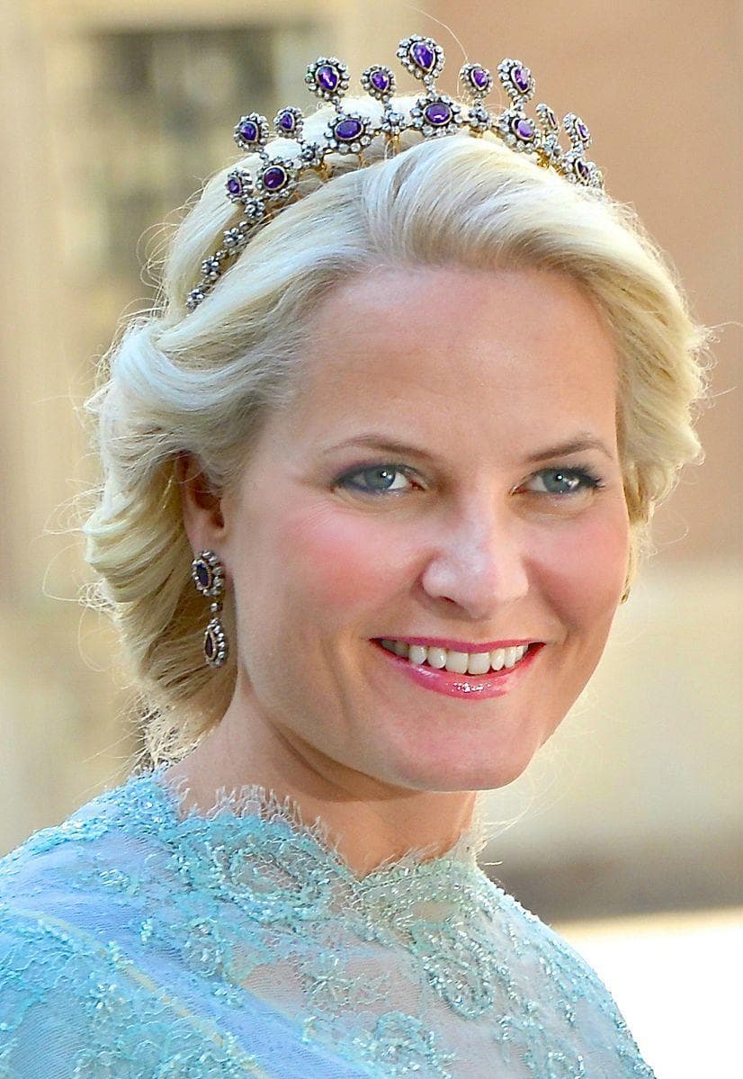 Stunning Royal Women | List of Beautiful Princesses & Queens