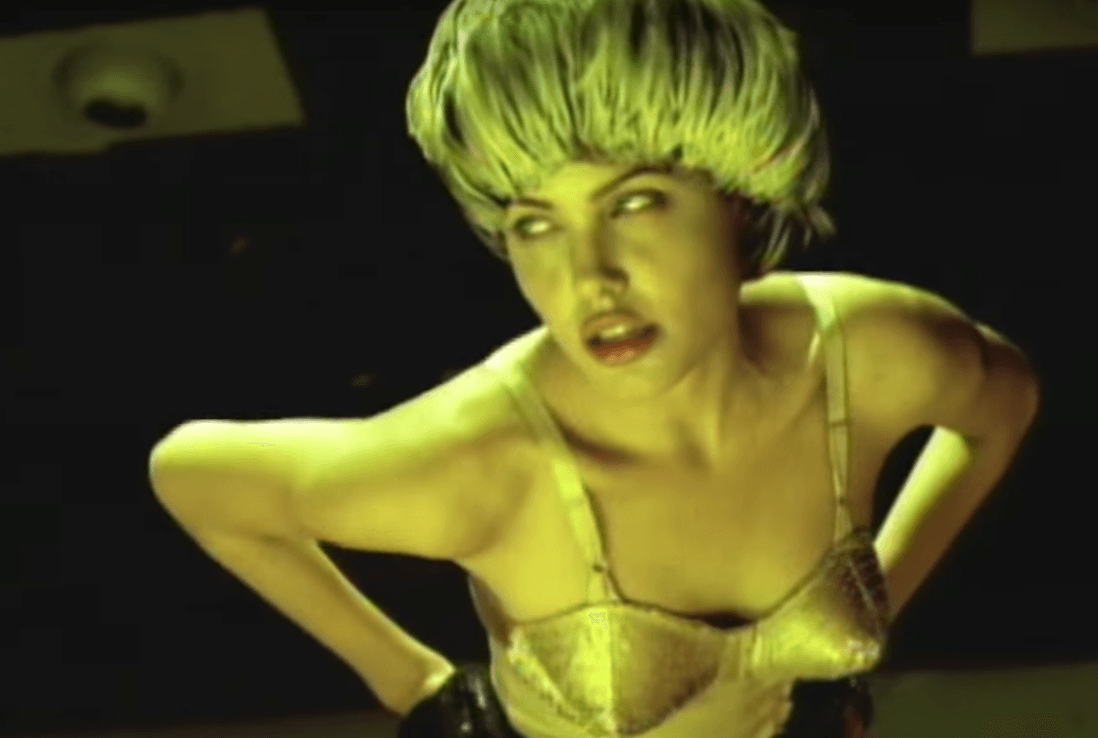 Джоли в клипе роллинг стоунз. Rolling stones anybody seen my baby. Анджелина джоли anybody seen my baby. Rolling stones anybody seen my baby angelina jolie. Anybody seen my baby.