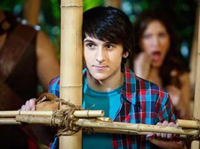 Was Mitchel Musso kicked off Pair of Kings?