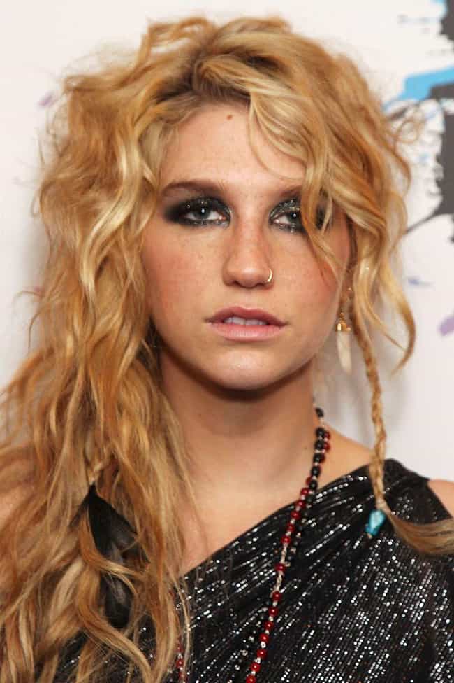 Kesha round. Kesha Sebert. Kesha 2009. Ke$ha 2022. Kesha певица 2010.