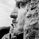 Mount Rushmore National Memorial on Random Fascinating Photos Of Historical Landmarks Under Construction