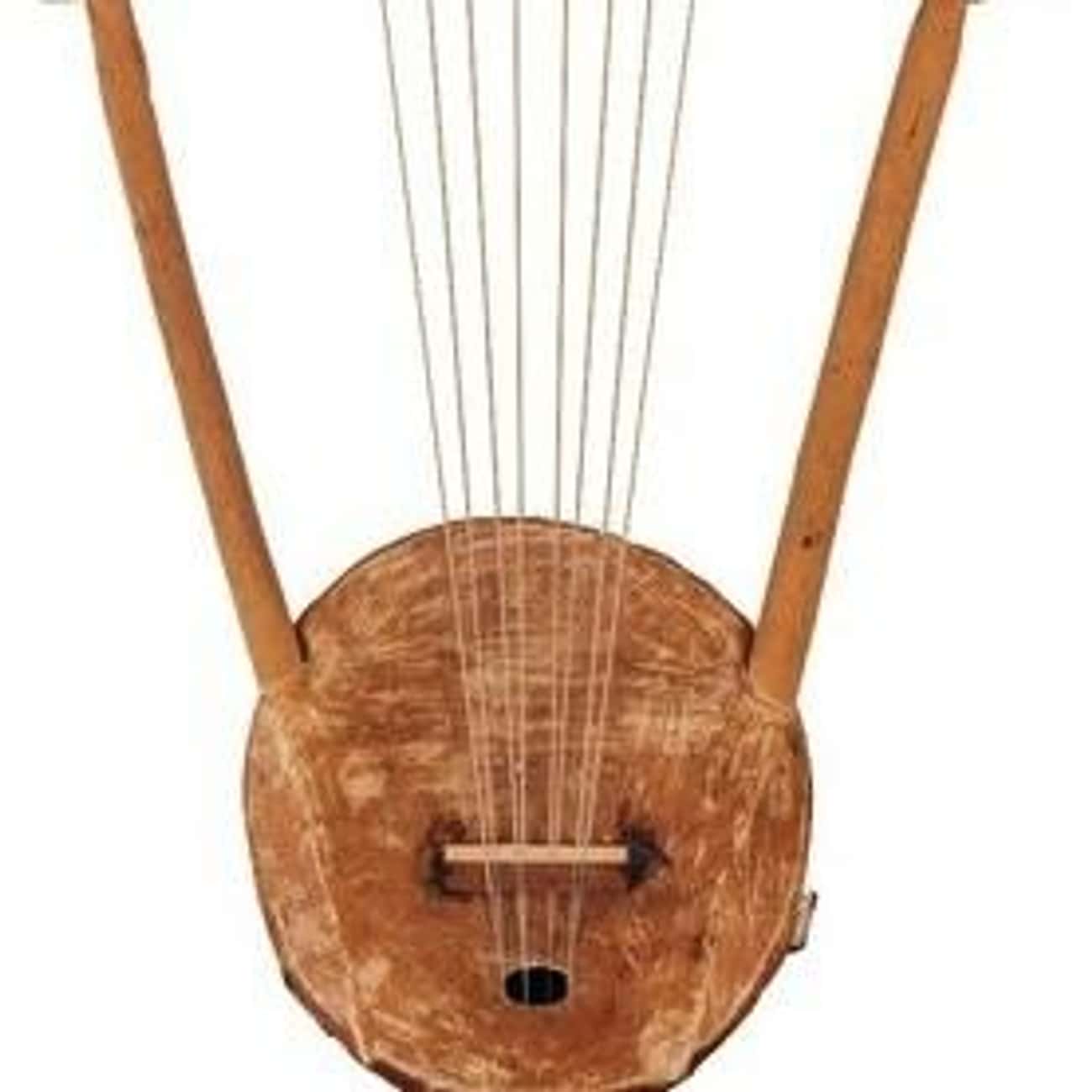 Музыкальные инструменты в древности. Лютня музыкальный инструмент древнего Египта. Музыкальные инструменты древнего Египта арфа.