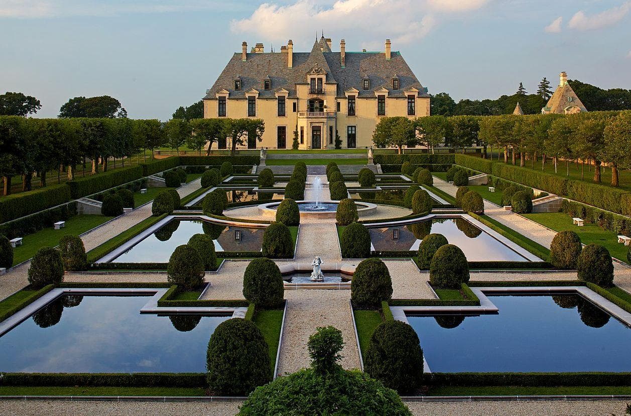 Oheka Castle May Have Been The Inspiration For 'The Great Gatsby'