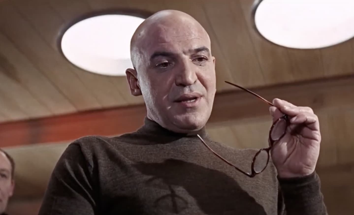 Bond And Blofeld Don't Recognize Each Other In 'On Her Majesty's Secret Service' Despite Meeting In The Previous Film