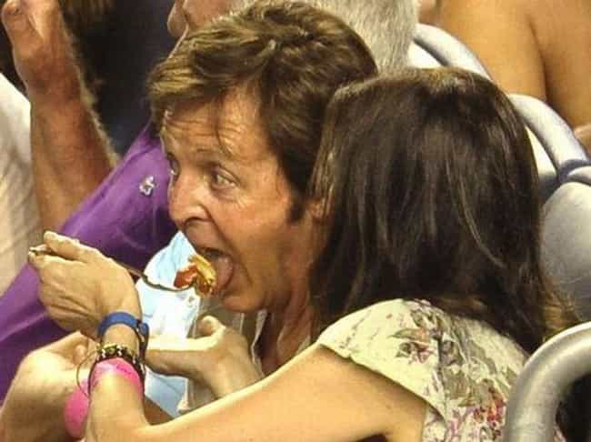 The Funniest Photos of Celebrities Eating - ViraLuck