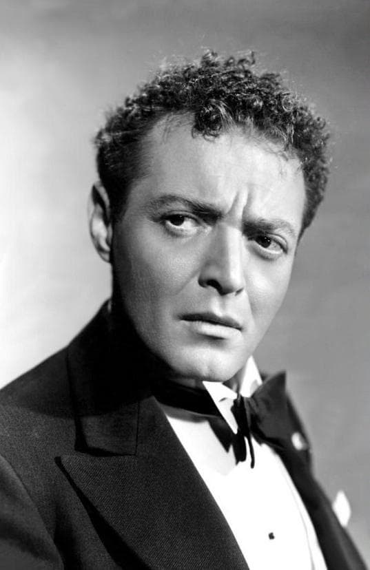 Male Celebrities Who Are 5’3" Tall