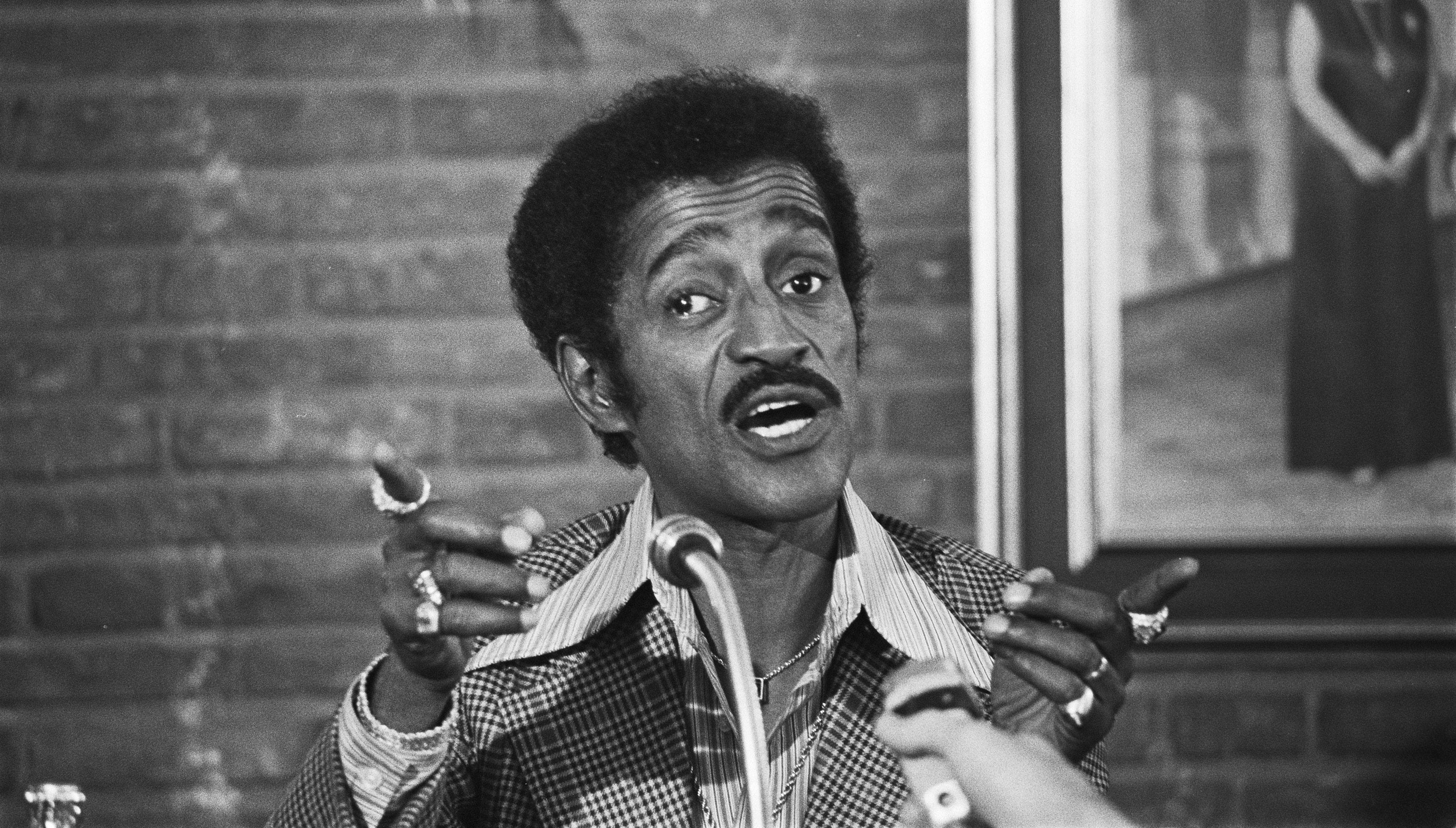 Kim Novak Found Guards Outside Her House After A Newspaper Reported An Affair With Sammy Davis Jr.